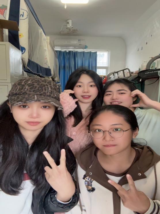 3#411宿舍成員合照