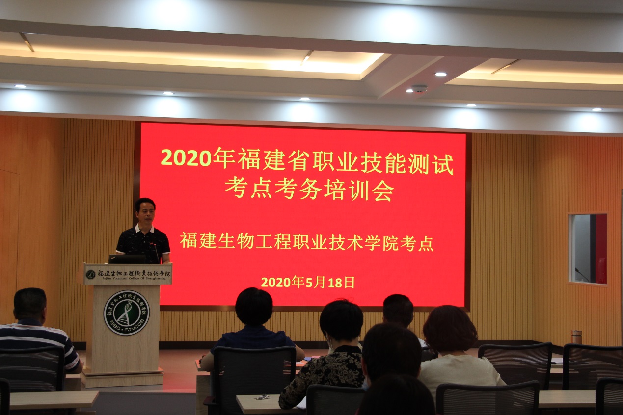 會(huì)議室里的人們描述已自動(dòng)生成