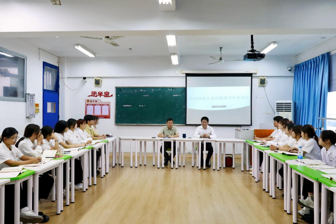 校黨委副書記、紀(jì)委書記韓孟強(qiáng)深入我系召開學(xué)生座談會
