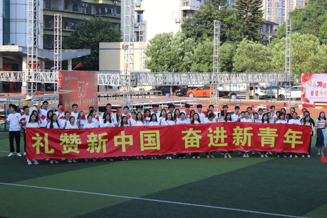 9月26日師生同唱一首歌慶國(guó)慶活動(dòng) (2).JPG
