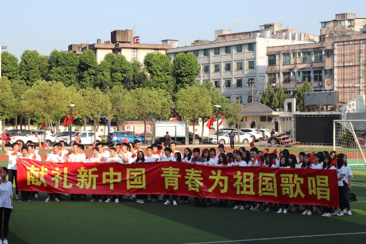 9月26日師生同唱一首歌慶國(guó)慶活動(dòng) (3).JPG